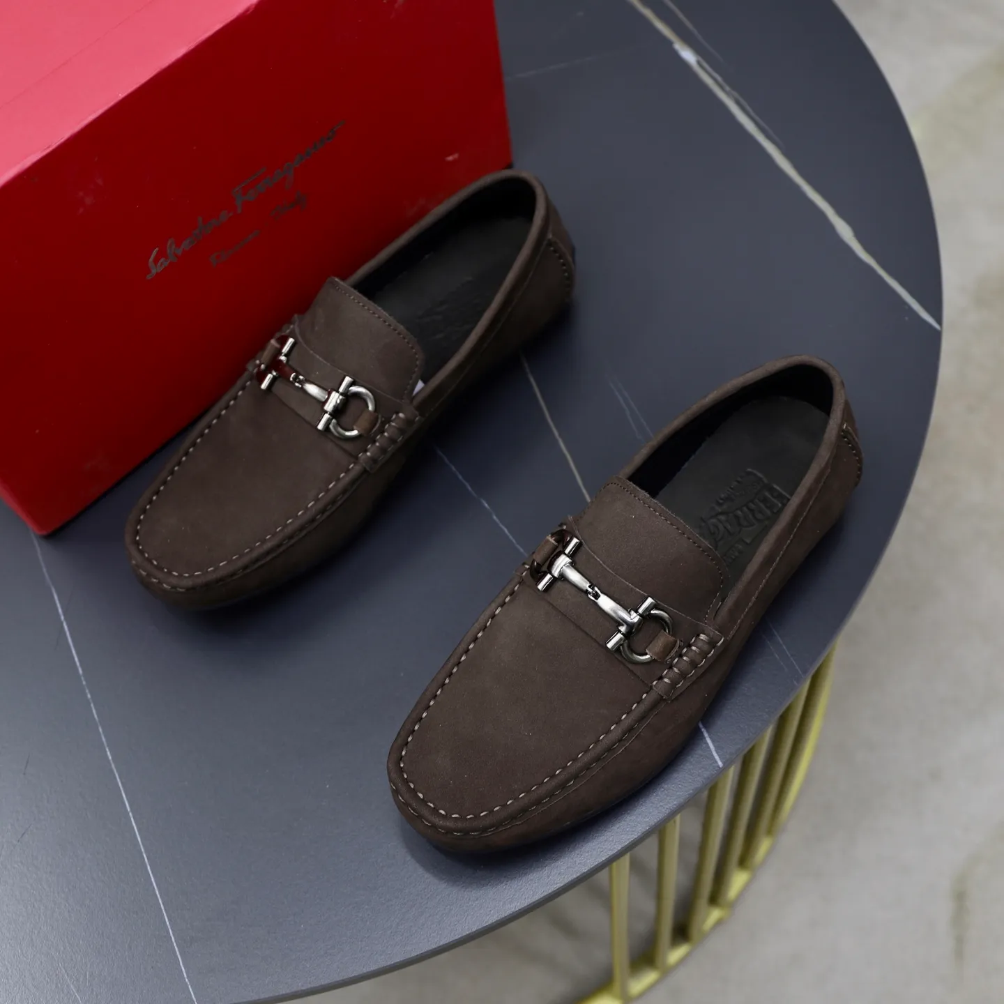 Men's men's shoes 💰462💰🙅‍♂️🙅‍♂️🙅‍♂️Niuli Brand: Ferragamo Standard code: Men's code 38/44 (45 customized) Grade: Same style as the official website Material: Original imported cowhide leather lining Original wear-resistant lightweight outsole Style category: Men's casual slip-on shoes Doudou shoes Noble luxury brand elements, top luxury color: actual picture color